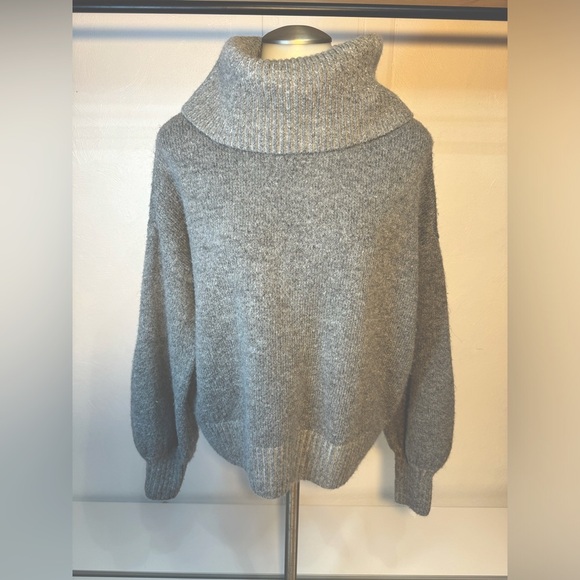 Small cowl neck oversized turtleneck warm gray express X negin mirsalehi sweater - Picture 4 of 10